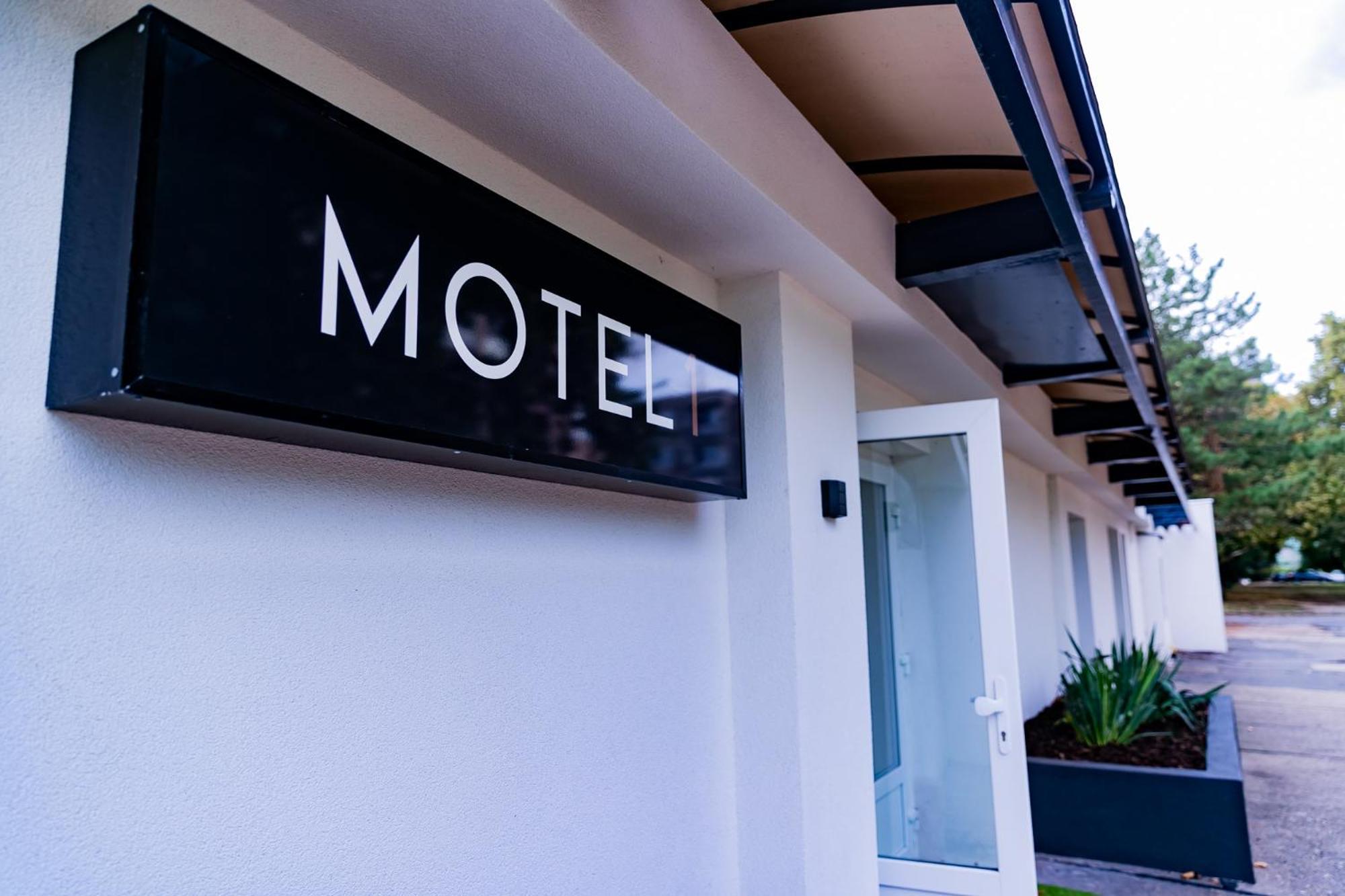 Motel1- A Megfizetheto Luxus! Dunaújváros Exterior foto